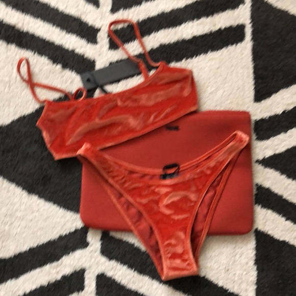 TRIANGL MICA CHEEKY BOTTOMS SANGRIA VELVET INCLUDES BAG NWT - Picture 2 of 3